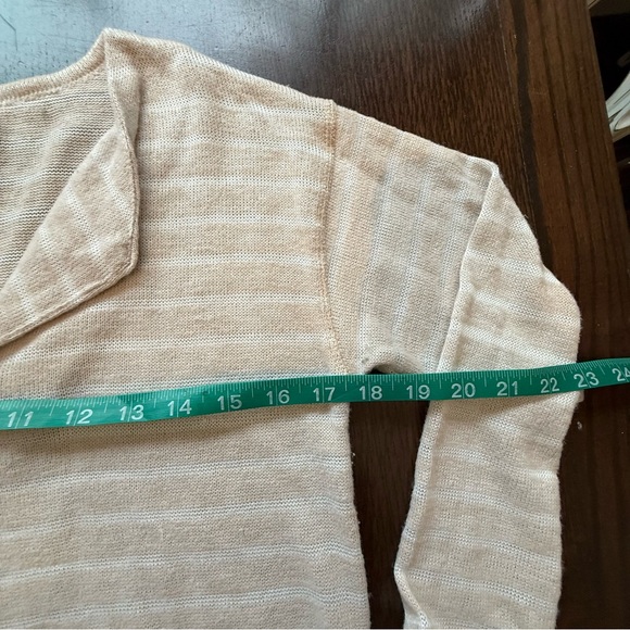 Socialite Beige and White Striped V-Neck Sweater size small - Picture 6 of 6